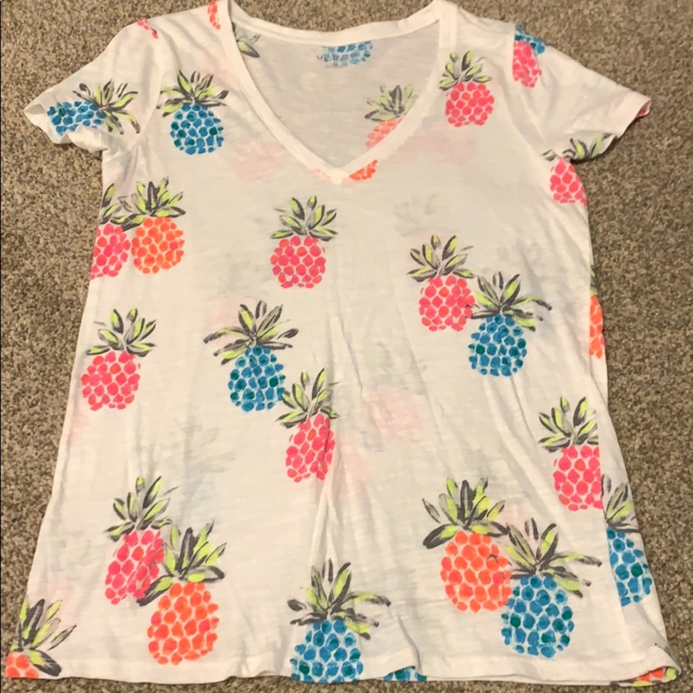 White Pineapple Vneck